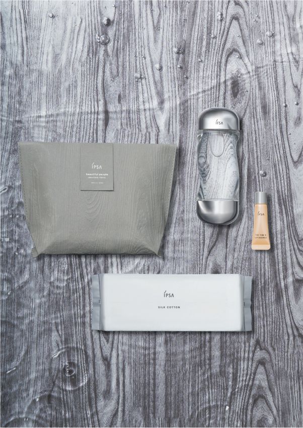 《イプサ》から《ビューティフルピープル》特別エディションによる2024ホリデーコフレが到着！限定ポーチ付きの充実した内容に注目