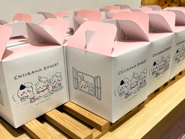 「ちいかわ食パン」の特製ボックス