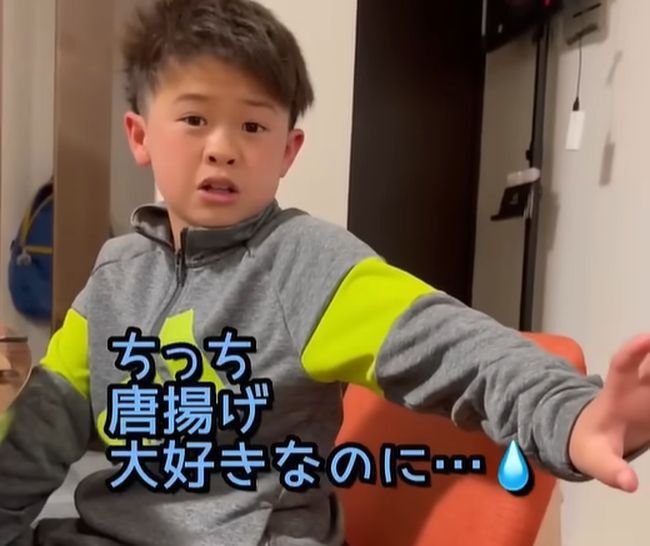 妹ちゃんが、お兄ちゃんの大好物おかずを奪って逃走！悲しみの兄は…