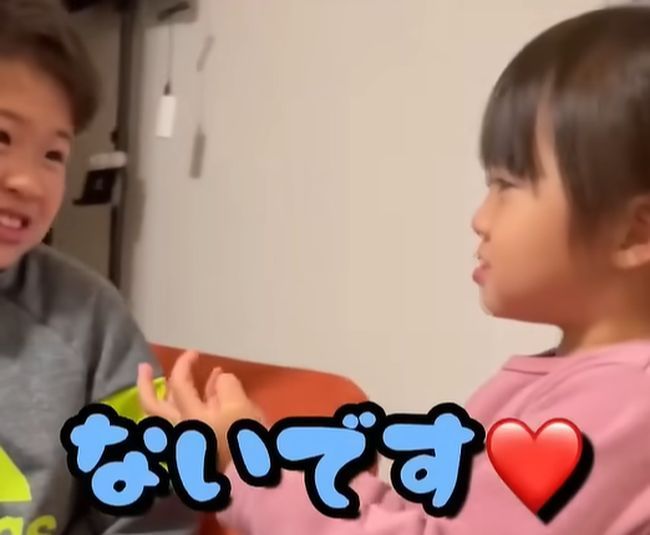 妹ちゃんが、お兄ちゃんの大好物おかずを奪って逃走！悲しみの兄は…