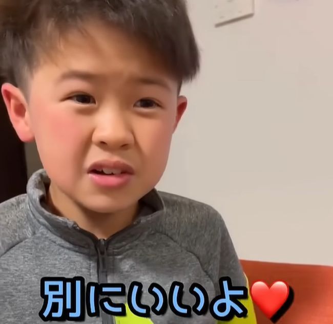 妹ちゃんが、お兄ちゃんの大好物おかずを奪って逃走！悲しみの兄は…