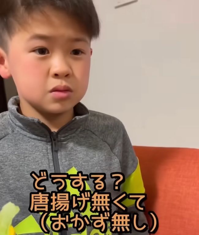 妹ちゃんが、お兄ちゃんの大好物おかずを奪って逃走！悲しみの兄は…