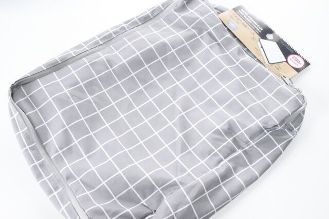 ダイソー マチありトラベル収納ケース（チェック）