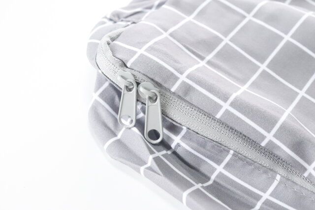 ダイソー マチありトラベル収納ケース（チェック） ファスナー