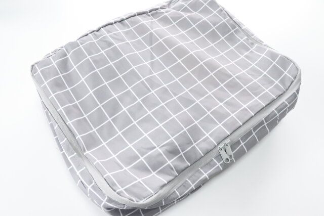 ダイソー マチありトラベル収納ケース（チェック） デザイン