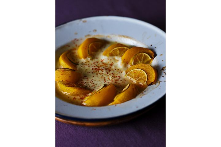 程よい甘味のフルーツグラタン“柿とブッラータのグラタン”