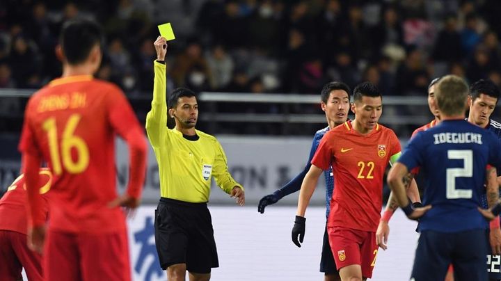 日本vs中国の審判、あの日本代表イケメンに退場を宣告した人物が担当か