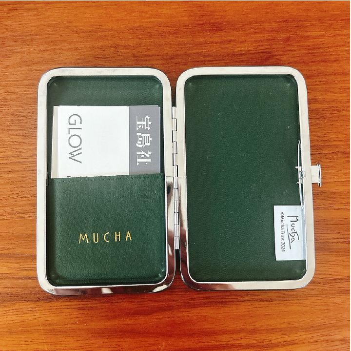 GLOW12月号付録 ミュシャお裁縫セット入り アートケース