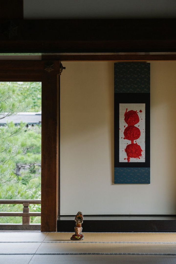 Installation view at Ryosokuin Zen Temple, Kyoto, Japan Photo_ Mitsuru Wakabayashi Courtesy of Executive Committee, “黙：Speaking in Silence ” Exhibition ©︎2024 Bosco Sodi, ©2024 Izumi Kato