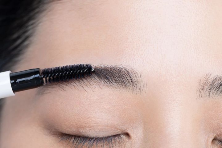 40代メイク アラフォー 眉毛 太眉 描き方 スクリューブラシ