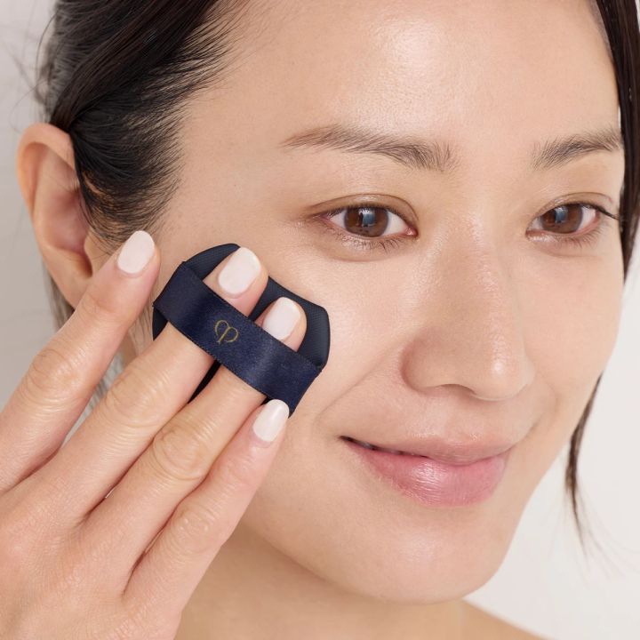 40代メイク 目の下、頬の高いところから広げる