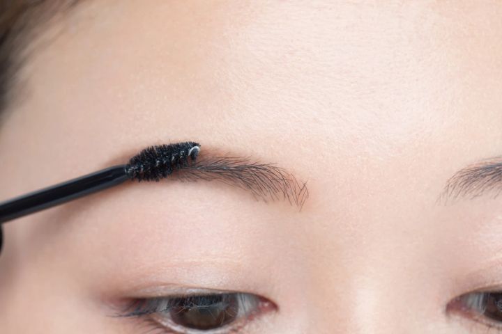 40代メイク アラフォー 眉毛 描き方 細眉 透明マスカラ