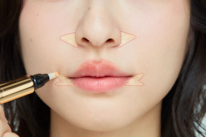 40代メイク 人中短縮メイク コンシーラー 影をつくる縦ラインを光でトバす