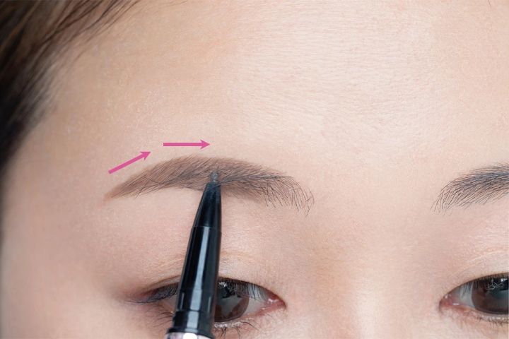 40代メイク アラフォー 眉毛 描き方 細眉 フレーム