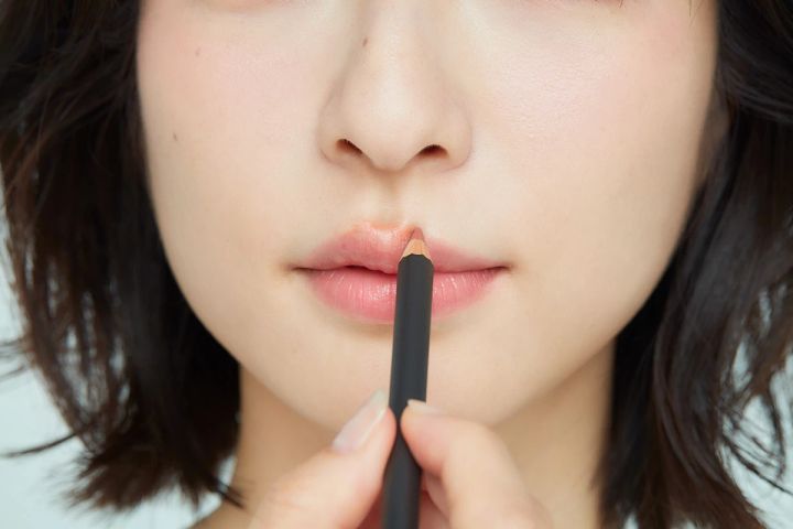 40代メイク 人中短縮メイク 上唇に厚みを出しつつ自然に仕上げる