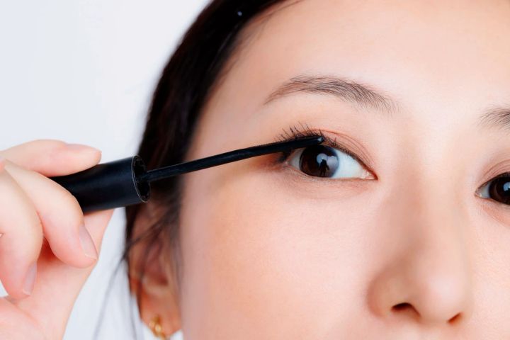 40代 アイメイク 若見えメイクマスカラベース＆マスカラでまつ毛復活