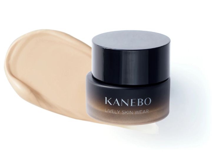 カネボウ ライブリースキン ウェア SPF5〜10・PA+〜++ 全9色 30g 各¥11000／カネボウインターナショナルDiv.