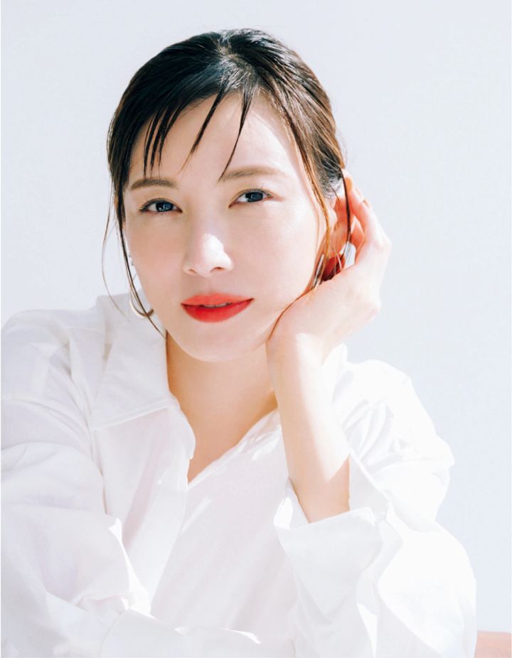 40代メイク 加藤あい メイク 赤リップ