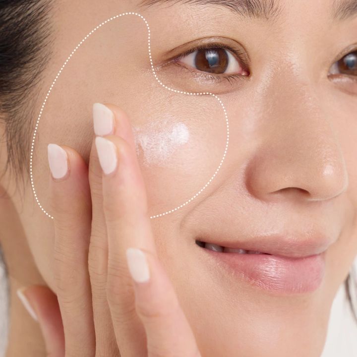 40代メイク 塗り始めは色ムラが気になるところから