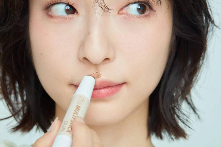 40代メイク 人中短縮メイク シェーディングを点置きしてぼかす