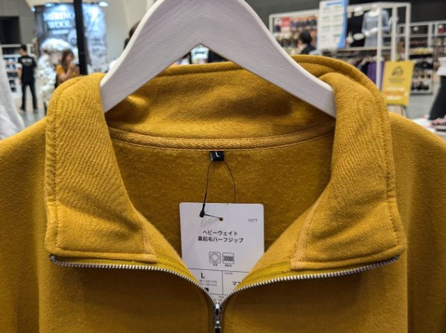 ヘビーウェイト裏起毛ハーフジップのネック部分