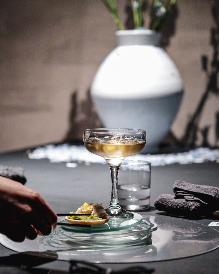 厳選されたプレミアムティーをコースで提供するという新しい試みが好評だ。