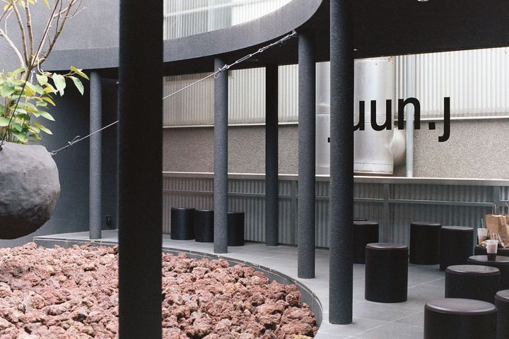 韓国生まれでパリコレ参加ブランド、ジュン・ジーとコラボ。