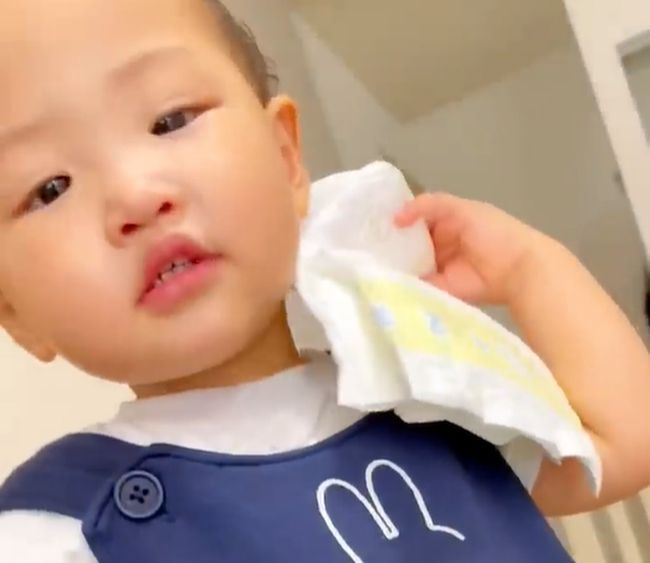 １才姉が３カ月の妹に「ダメ！」その理由は…