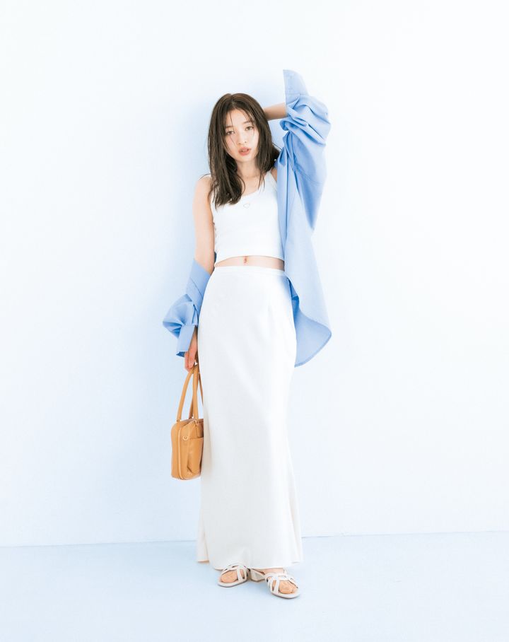 2024年秋のデートコーデ ③透明感×肌見せ「ブルービックシャツコーディネート」