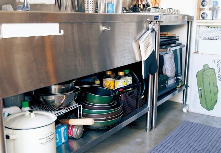 シンクの下部分には鍋などのキッチンツールを収納