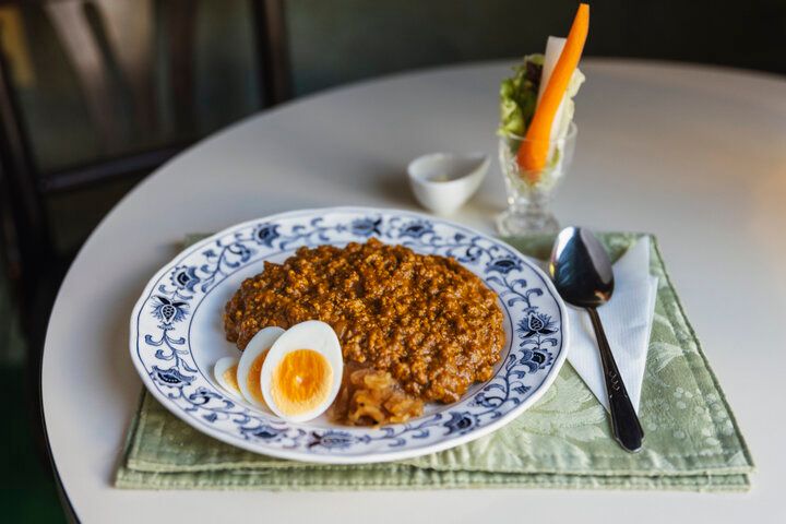 昔ながらの味と空間を守り続ける、青森「自家焙煎の店マロン」。レトロなスイーツで至福の時間