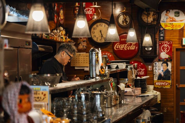 昔ながらの味と空間を守り続ける、青森「自家焙煎の店マロン」。レトロなスイーツで至福の時間