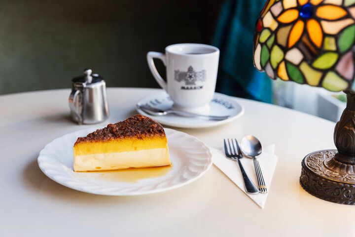 昔ながらの味と空間を守り続ける、青森「自家焙煎の店マロン」。レトロなスイーツで至福の時間