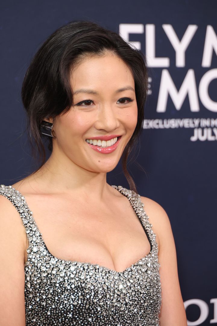 2024年7月、NYにて開催された『フライ・ミー・トゥ・ザ・ムーン』の試写会に登場した俳優のコンスタンス・ウー。Photo_ Michael Loccisano/WireImage)