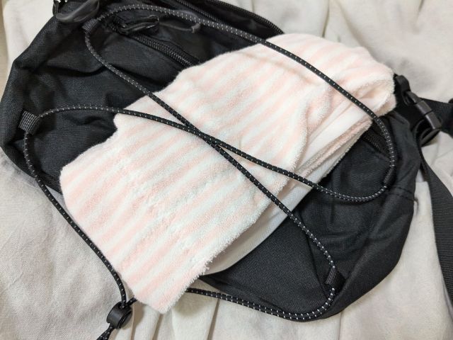 物を挟んだ状態