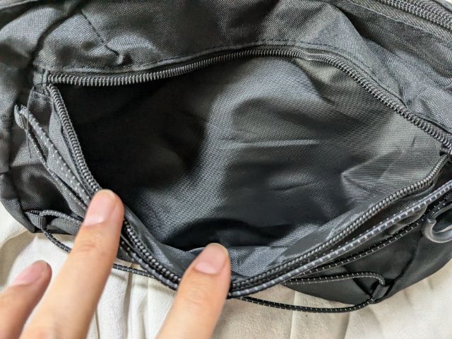 フロントポケット