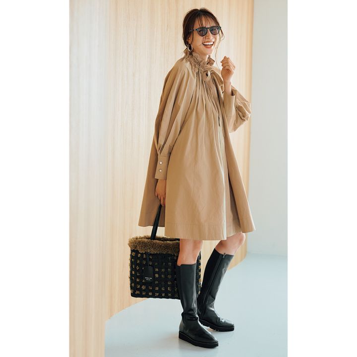 フリル襟のシャツワンピ×ブーツの笹川友里さんのコーデ