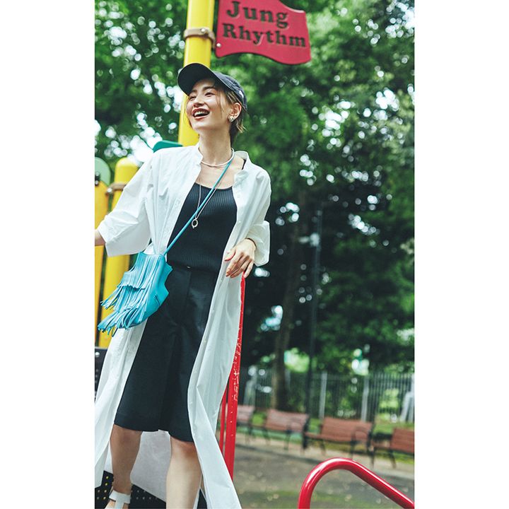 ハーフパンツ×シャツワンピコーデの辻元舞さんの写真