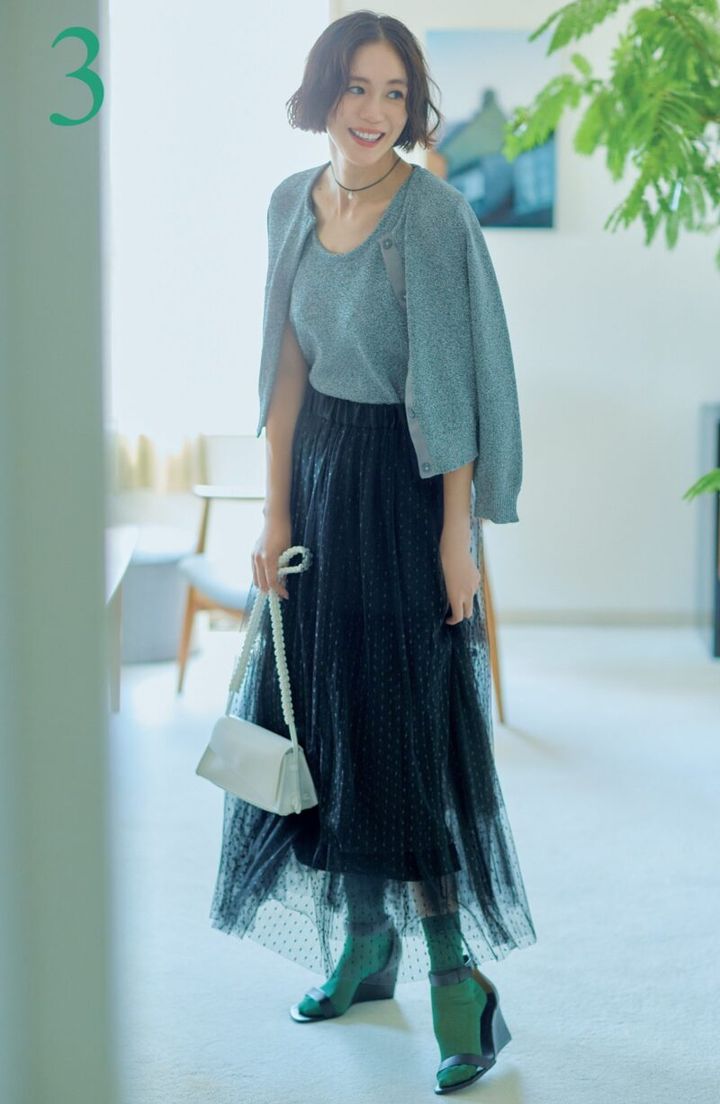 プルミエアロンディスモンのチュールスカートとニットの着こなし