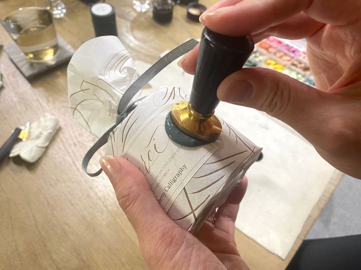 なかなか体験できないシーリングスタンプにドキドキ