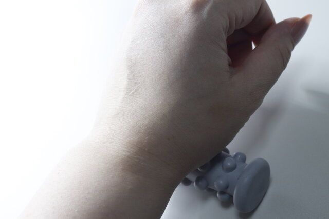 セリアの持ち運べるフット&アーム リフレッシュ ローラー