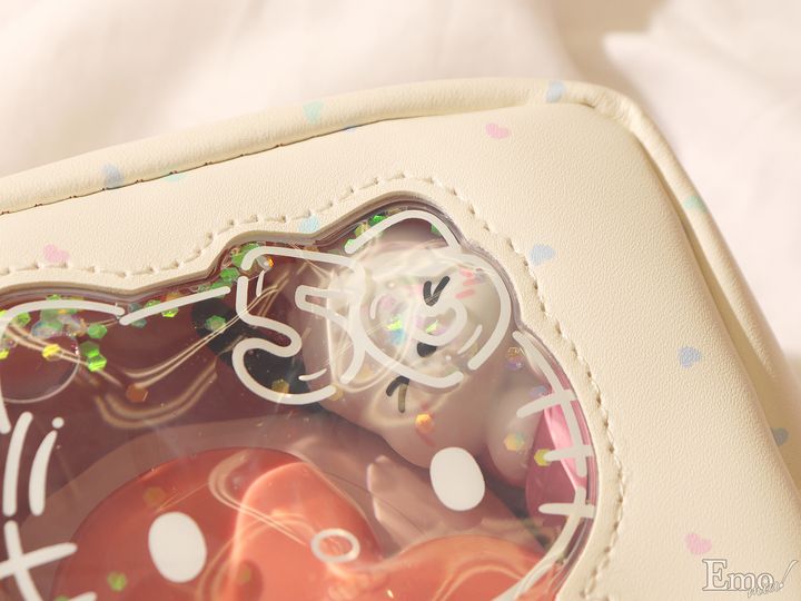 90年代にヒットした“カオハナ”キティやキティ形の窓からラメやモチーフがゆらゆら漂うデザインまで！ハローキティ50周年記念ポーチが続々登場