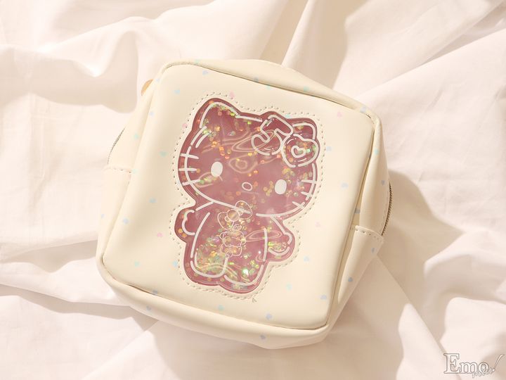 90年代にヒットした“カオハナ”キティやキティ形の窓からラメやモチーフがゆらゆら漂うデザインまで！ハローキティ50周年記念ポーチが続々登場