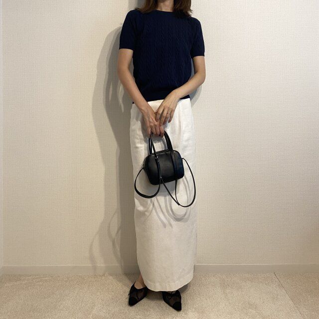 ユニクロケーブルクルーネックセーターとタイトスカートコーデ