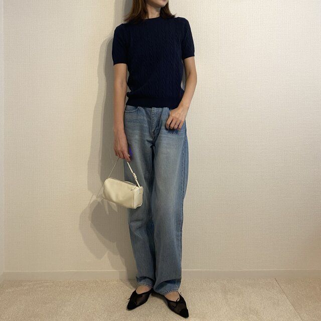 ユニクロケーブルクルーネックセーターとデニムコーデ