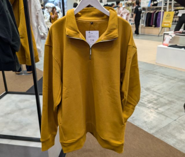 イエローのヘビーウェイト裏起毛ハーフジップ