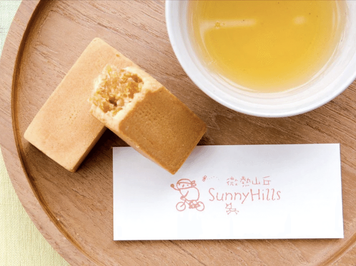 「SunnyHills パイナップルケーキ」5個入1950円、10個入 3700円、15個入5370円（布袋付き）