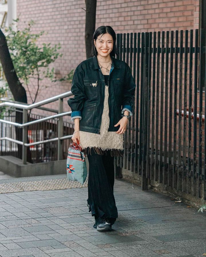 晩秋におすすめな“ワンピース+パンツ”の重ね着スタイル5選。上級者の技が光る着こなしは必見【TOKYO SNAP