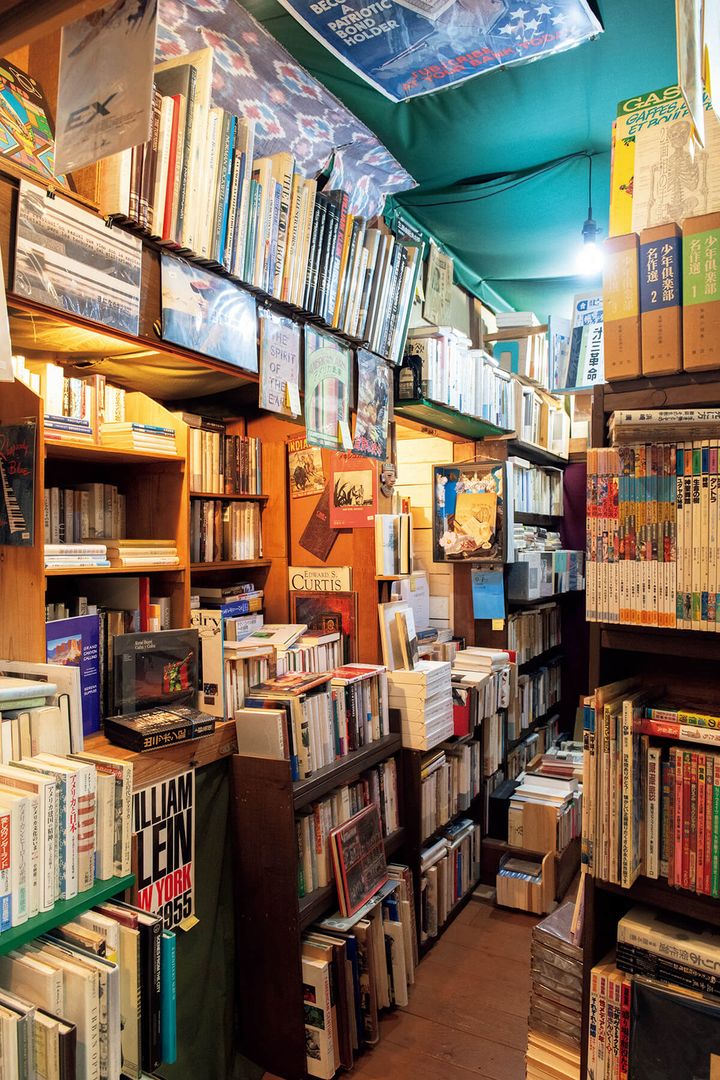 神奈川〈古本イサド ととら堂〉店内
