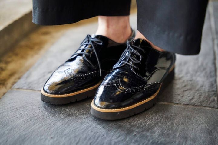 「銀座ワシントン」のレースアップシューズ
